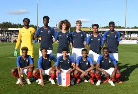 Destiné Jopanguy et Jason Ngouabi (debout à gauche) étaient titulaires face à l'Espagne avec les U16 français