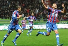 La joie de Grégory Leca lors de l'ouverture du score en 2011 et un succès 3-0 face au DFCO 