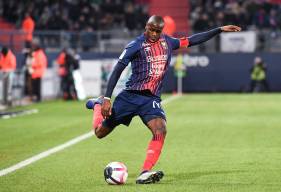 Habituel capitaine du Stade Malherbe Caen, Prince Oniangué porte aussi le brassard avec la sélection congolaise