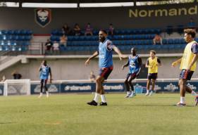 Revivez la matinée de notre nouveau milieu de terrain Yann M'vila