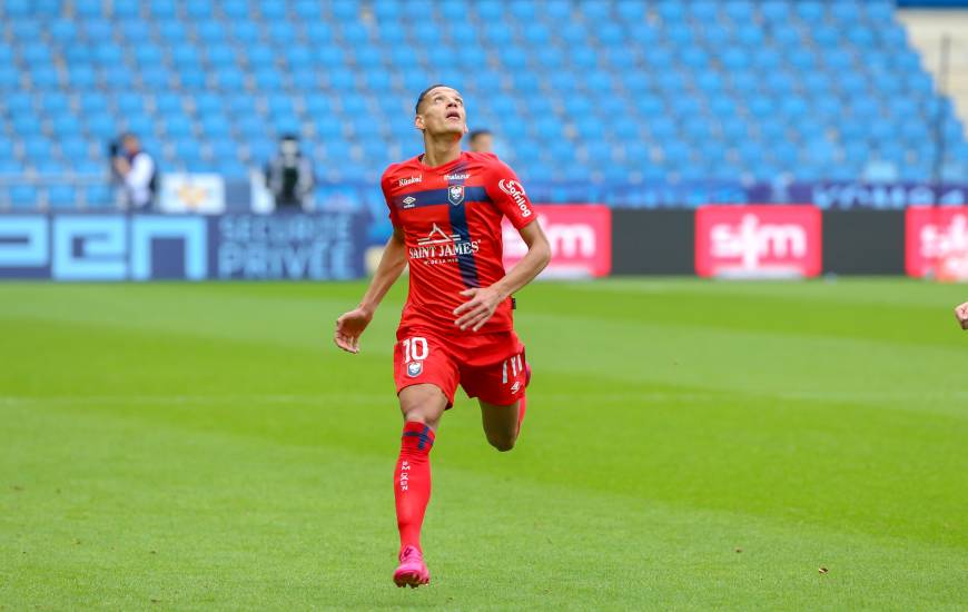 En frappant le penalty face au Havre samedi après-midi, Yacine Bammou a offert la victoire aux "rouge et bleu"