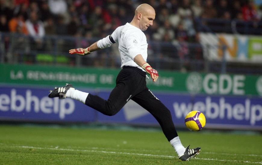 Christophe Revault sur la pelouse du stade Michel d'Ornano lors du derby face au Havre AC en 2008