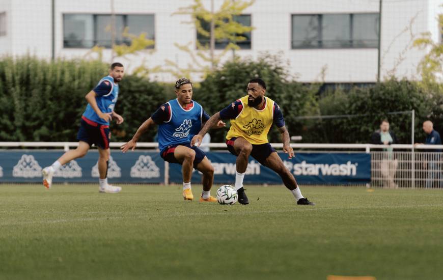 Yann M'Vila a fait ses premiers pas à l'entraînement avec le groupe professionnel hier matin à Venoix