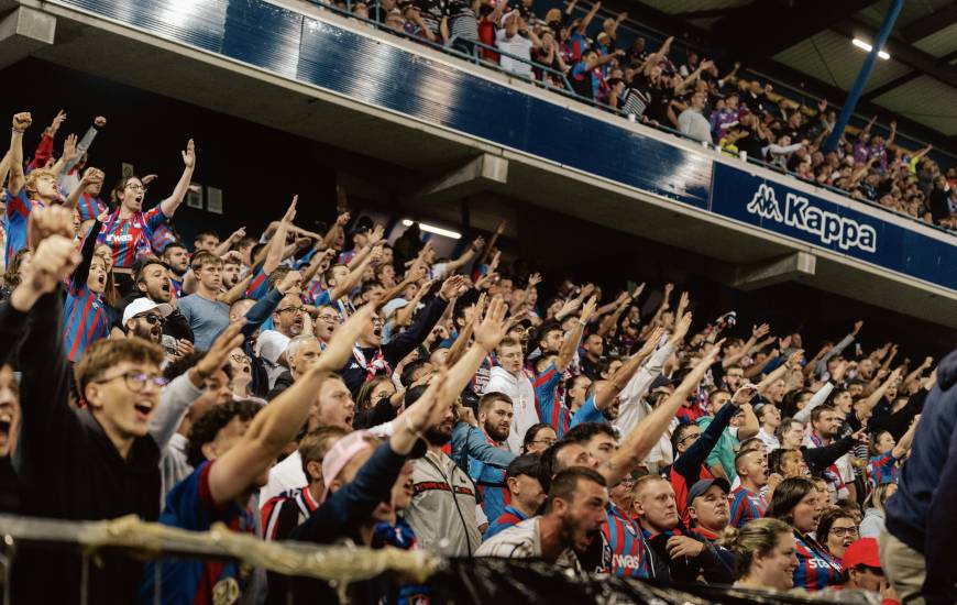 Plongez dans l'intimité du vestiaire Caennais en découvrant les coulisses des 3 premiers matchs de la saison