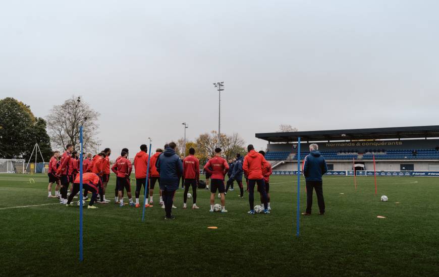 Le Stade Malherbe Caen s'est entraîné une dernière fois ce vendredi matin avant de prendre la route pour Chartres