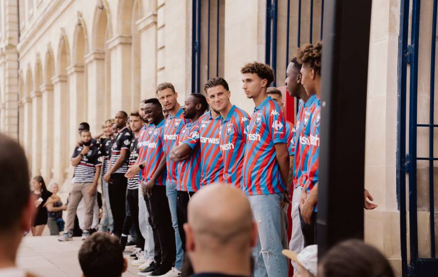 Les joueurs du Stade Malherbe Caen étaient à la Mairie hier pour la présentation du nouveau maillot 2024 / 2025