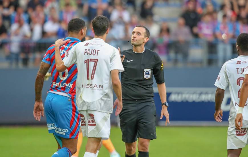 Antoine Valnet lors de la réception du FC Annecy au stade Michel d'Ornano en début de saison (-)