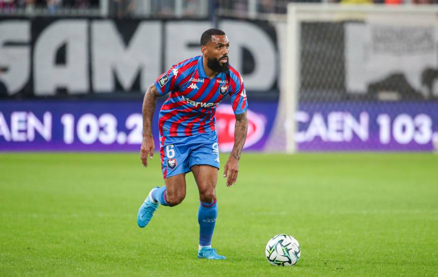 Yann M'Vila est le joueur de Ligue 2 BKT ayant réussi le plus de passes dans la moitié de terrain adverse