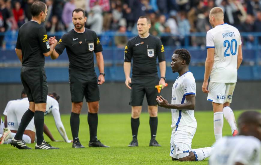 Aurélien Petit était au sifflet lors du match aller face à l'ESTAC au stade Michel d'Ornano