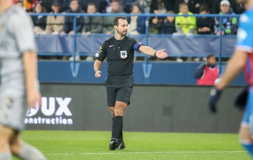 Aurélien Petit sera l'arbitre pour la réception de l'ESTAC ce samedi au stade Michel d'Ornano