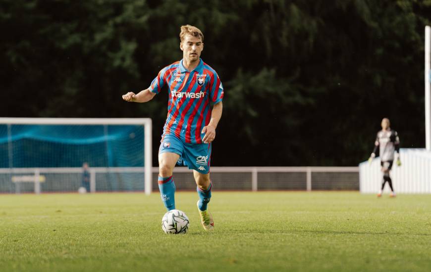 Valentin Henry et le Stade Malherbe Caen seront opposés au FC Annecy samedi après-midi à Crans Montana