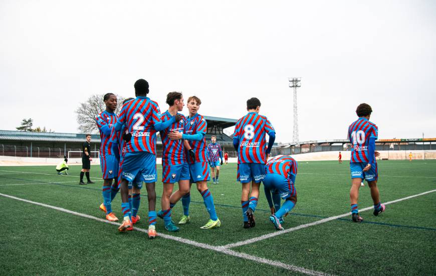 Les U17 Nationaux ont conforté leur place en tête du championnat en s'imposant face au FC Mantois (© Aaron Lemarchand)